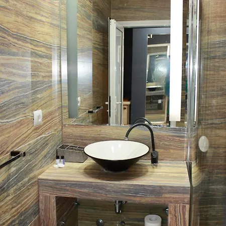 Grand Boutique Hotel *